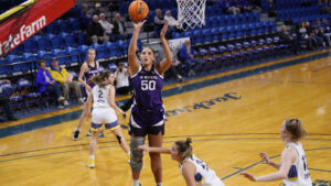 West Virginia faces major challenge in defending Kansas State's Akoya Lee